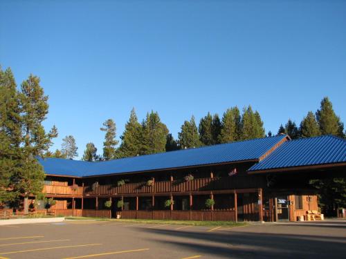 Willamette Pass Inn & Chalets - photo 2