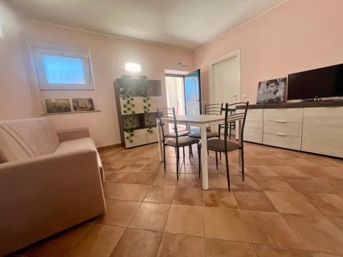 Rosa Nel Verde Vista D’amare in San Benedetto Del Tronto, Italy