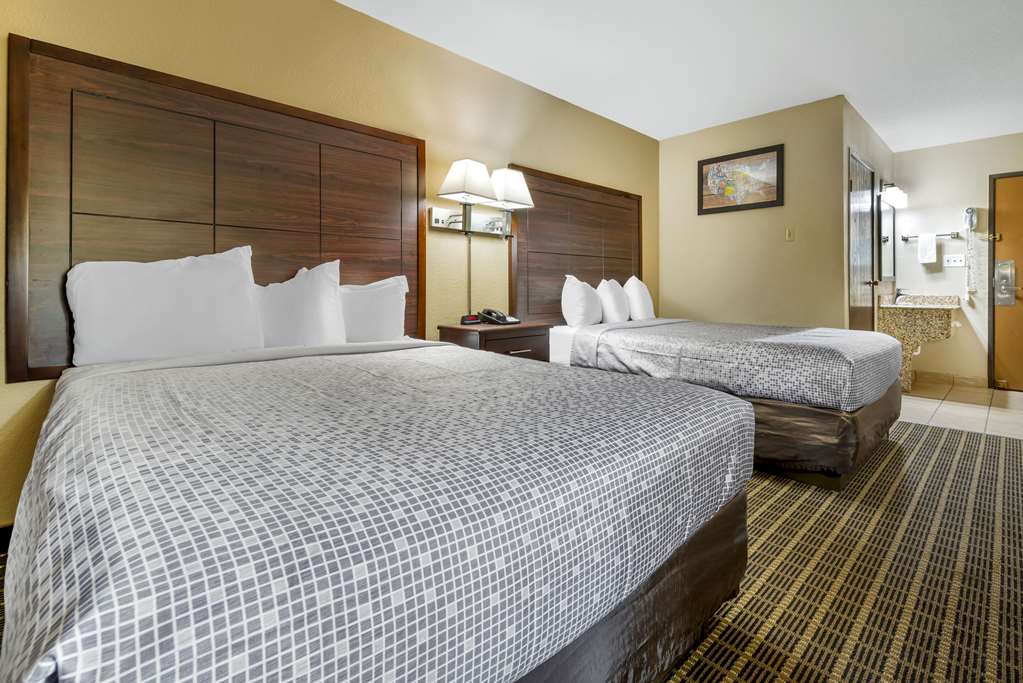 Econo Lodge La Crosse North - photo 15