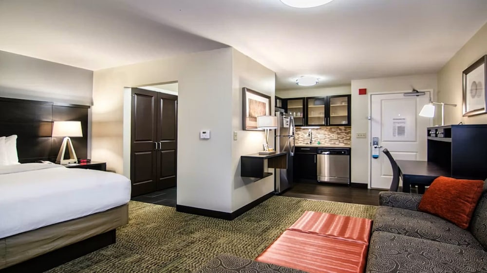 Staybridge Suites Marquette by IHG - photo 11