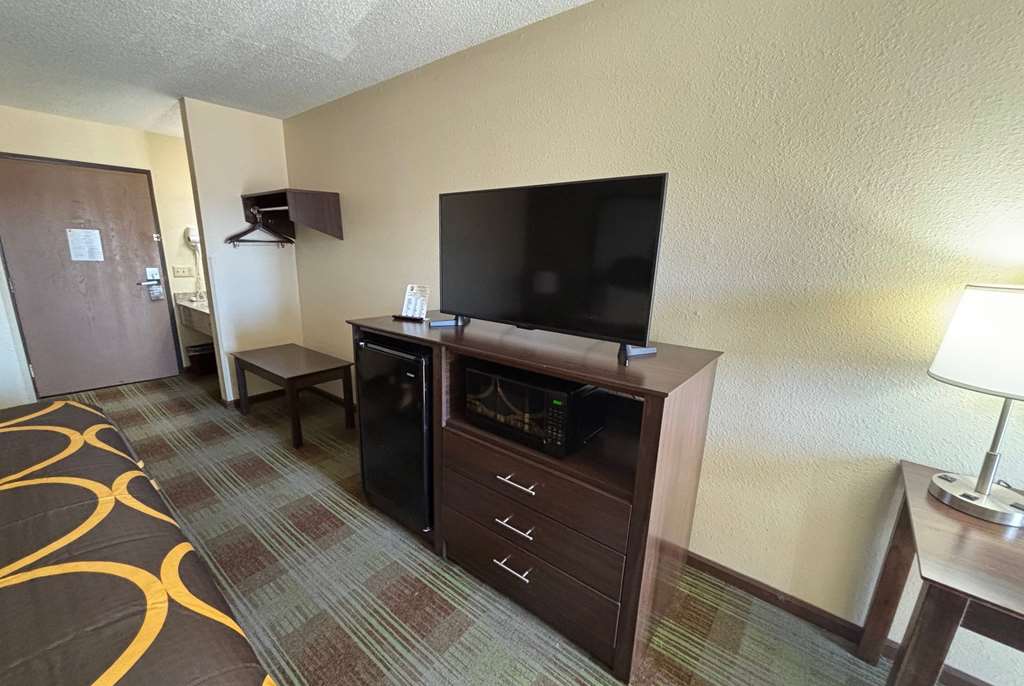 Super 8 by Wyndham Lincoln - photo 6