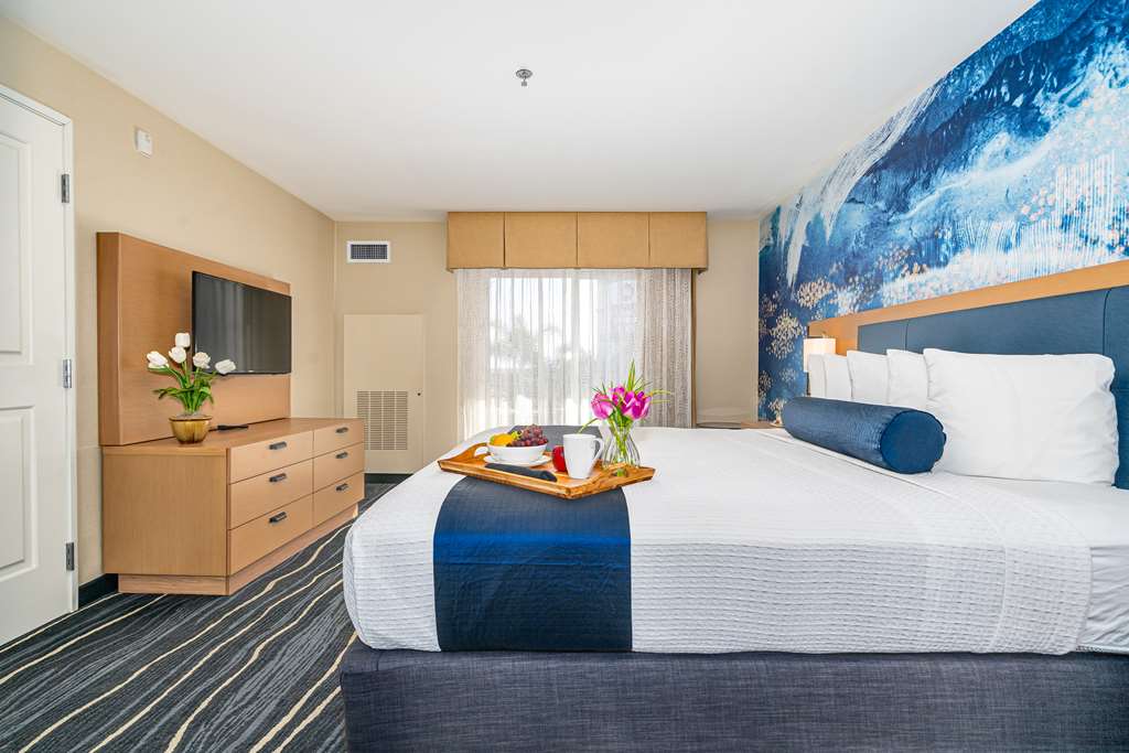 Best Western Plus Marina Gateway Hotel - photo 23