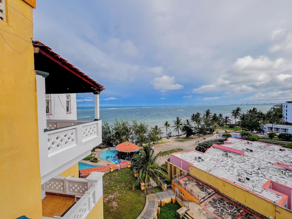Kuzuri Kwetu Beachfront Apartments — 4-Star Luxury Hotel in Mombasa, Kenya