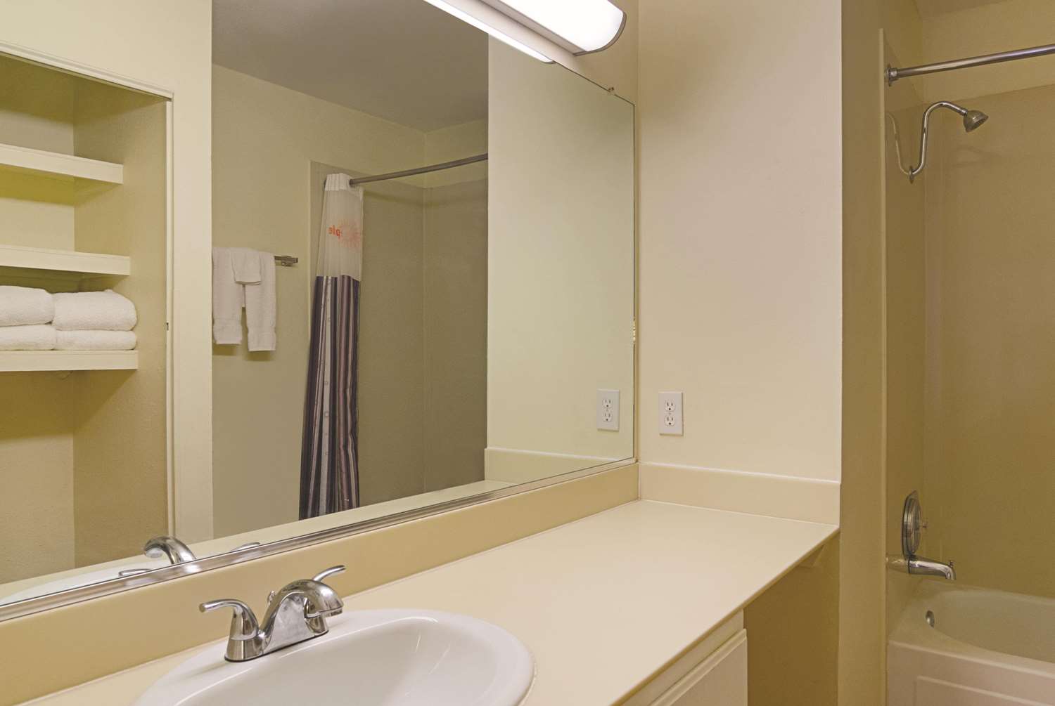 La Quinta Denver Cherry Creek Hotel - photo 39