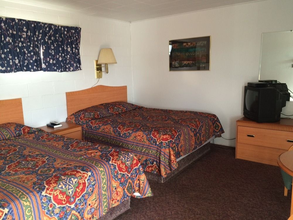 Desert Skies Motel - photo 5