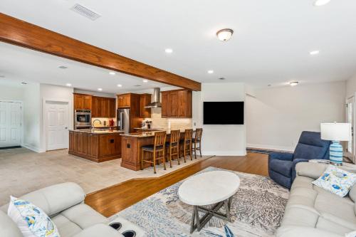 1585 E Blount St - last minute hotel in Pensacola