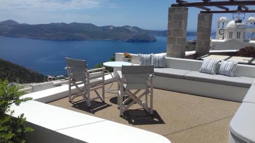 Chaido Studios — 5-Star Luxury Hotel in Milos, Greece
