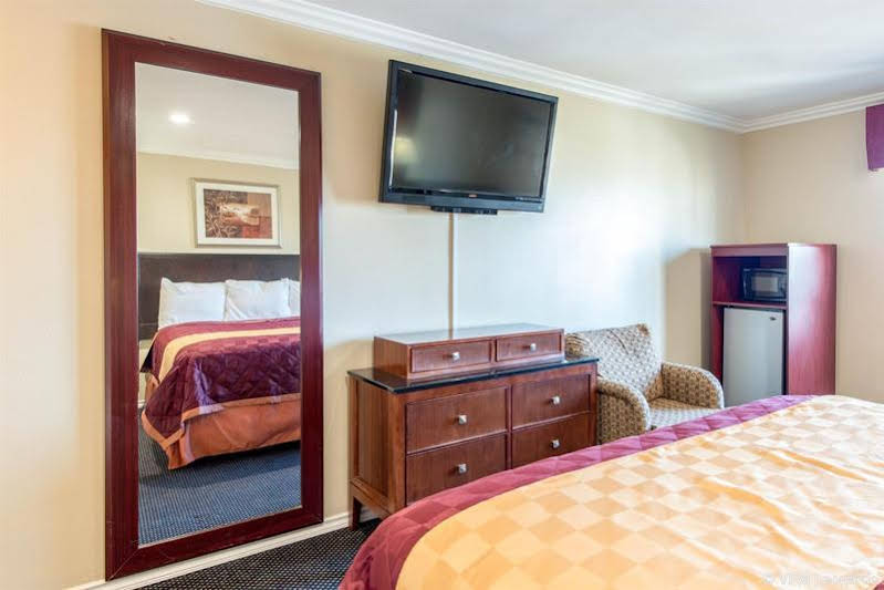Rodeway Inn Signal Hill - photo 8
