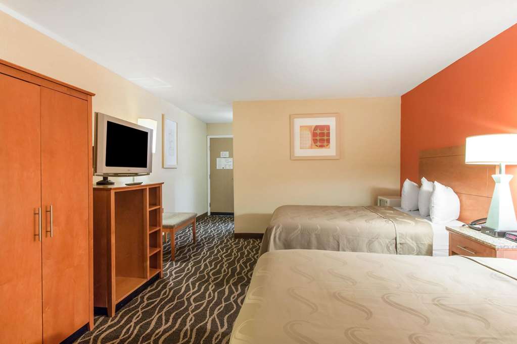 Quality Inn & Suites I 35 near Frost Bank Center - photo 12