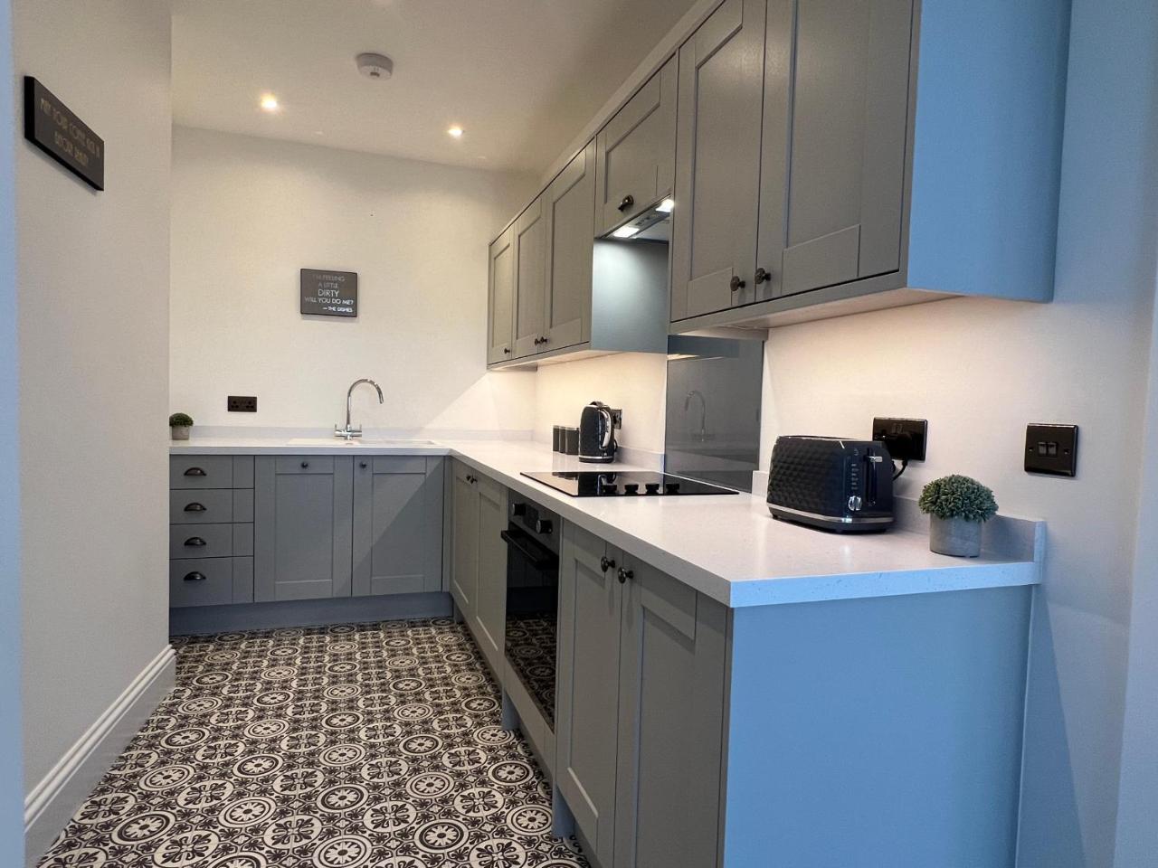 Black Horse Apartments