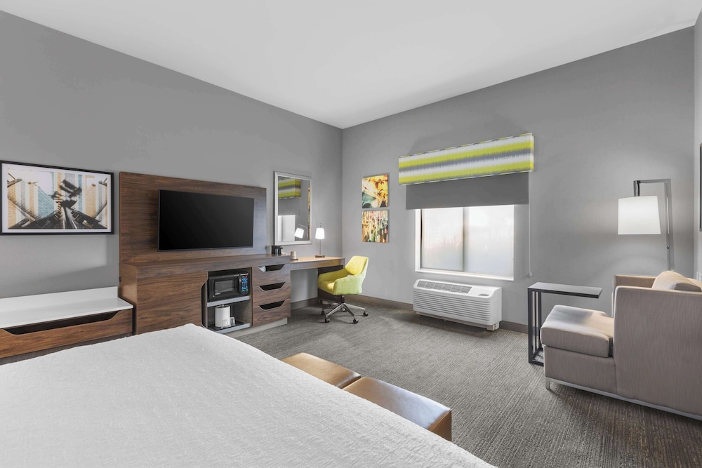 Hampton Inn Pendleton - photo 8
