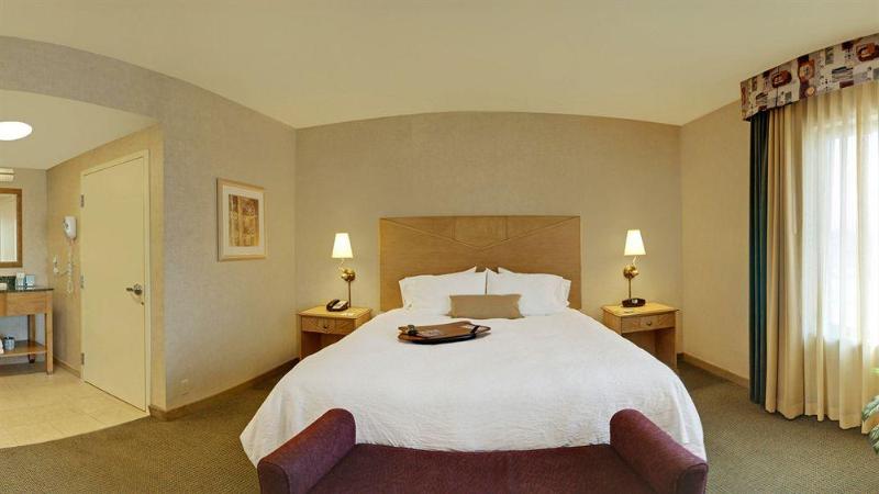 Hampton Inn & Suites Highland - photo 18