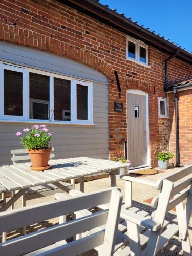 Entire 2 bed coach house in peaceful Norfolk village — 4-Star Luxury Hotel in Diss, United Kingdom