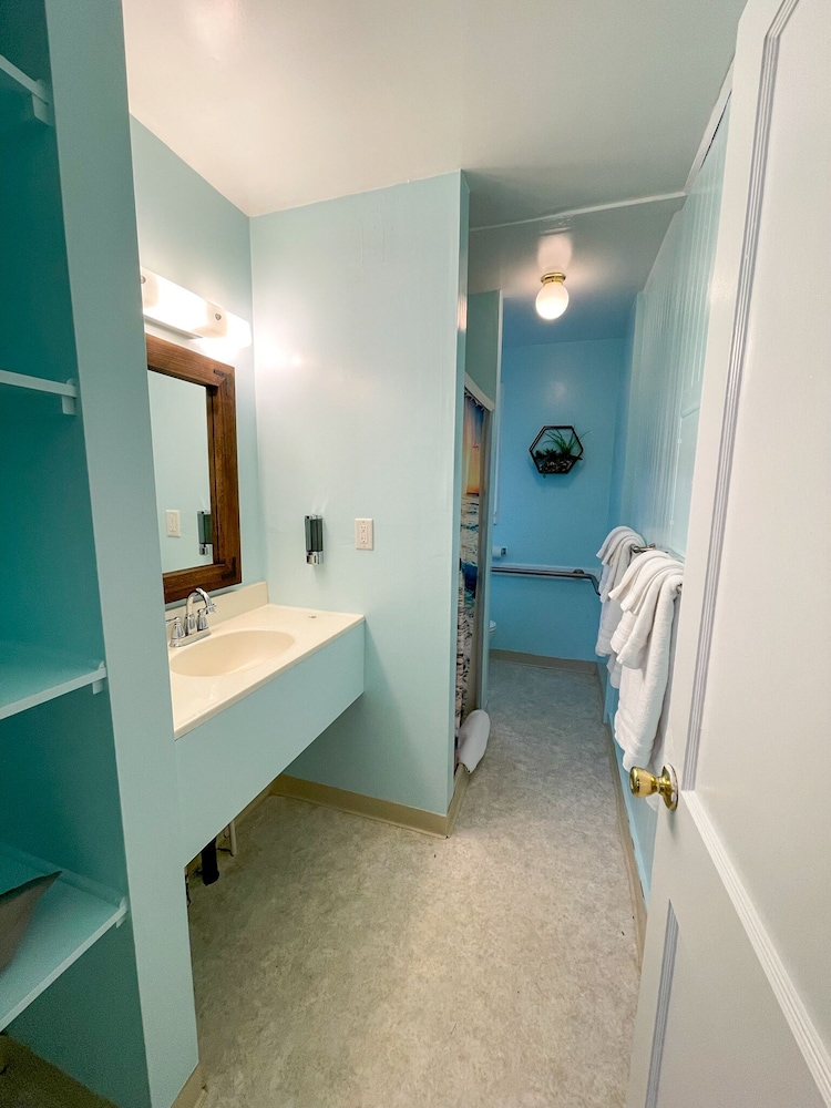 The Anchorage Motel - photo 94