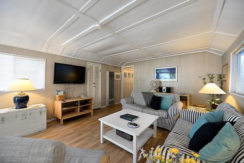 334S 34 Sumner in Avalon, United States