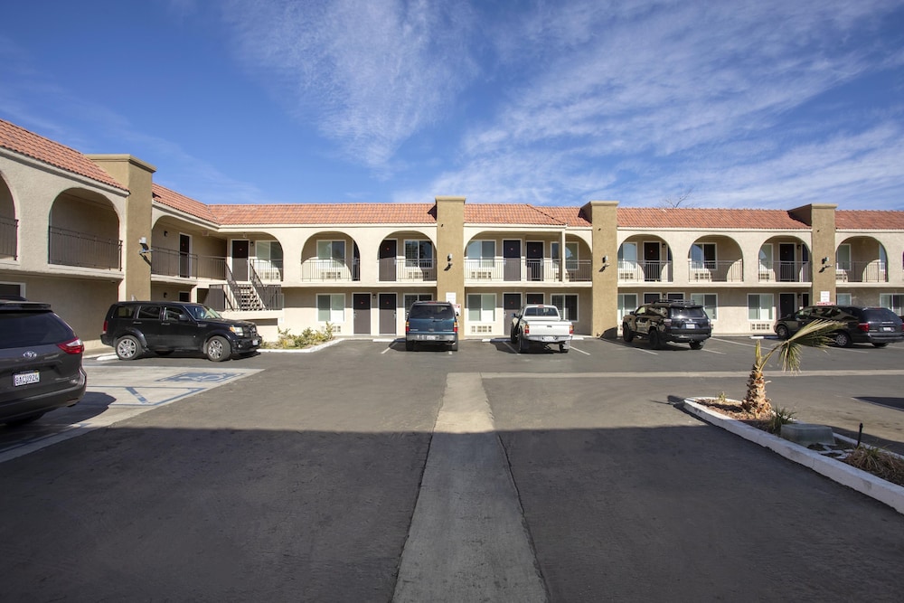 OYO Hotel Palmdale Antelope Valley - photo 28
