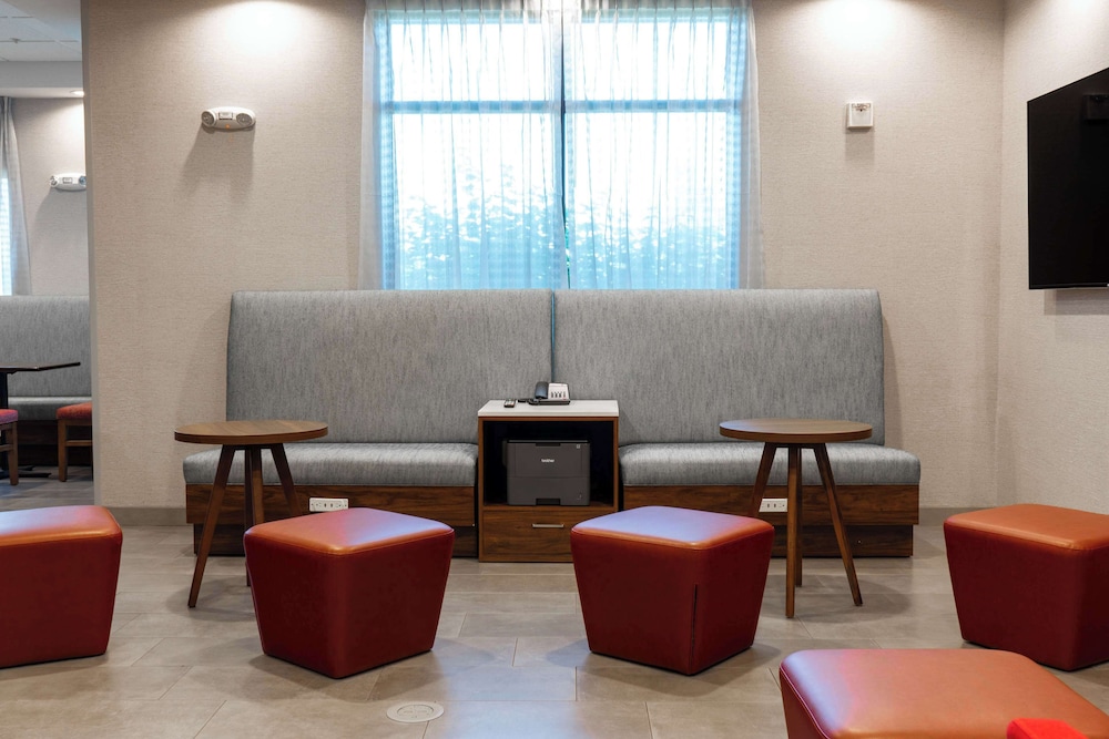 Hampton Inn Elkhorn Lake Geneva Area - photo 59