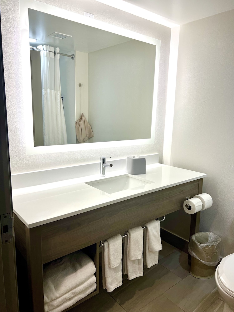 Holiday Inn Express Madison by IHG - photo 20