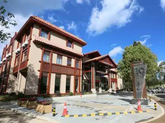 Hot Spring Business Center Hotel in Lianran, People's Republic of China