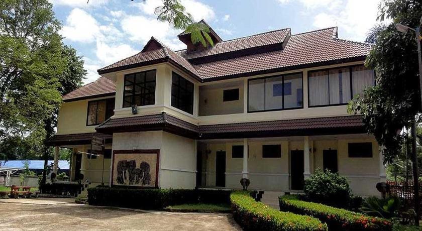 Rangsiman Garden Resort in Si Maha Phot, Thailand