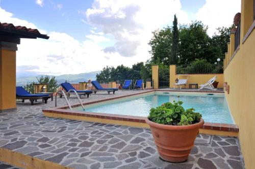 Apartment in Vicchio Toskana 31169 — 4-Star Luxury Hotel in Vicchio, Italy