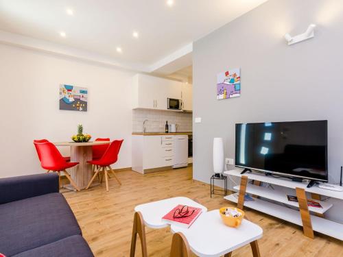 Apartment Moon River Two Bedroom Apartment with Terrace — 4-Star Luxury Hotel in Mokosica, Croatia