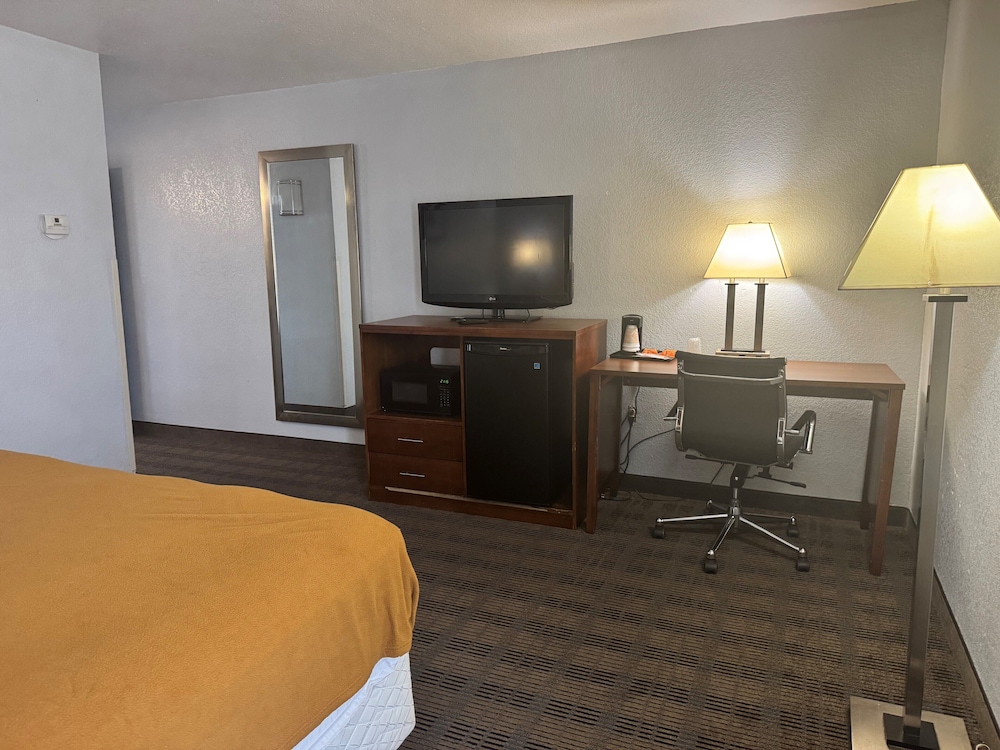 AmericInn by Wyndham Memphis East - photo 10