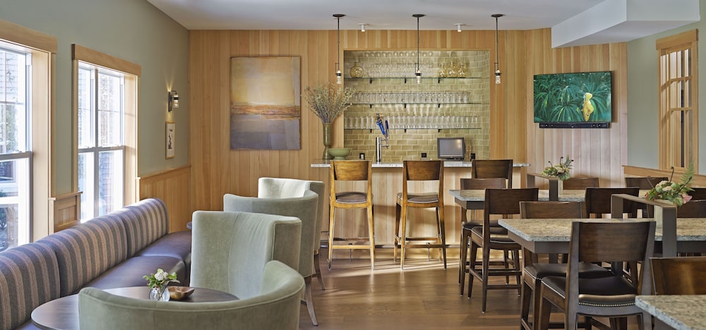 Green Mountain Suites Hotel - photo 17