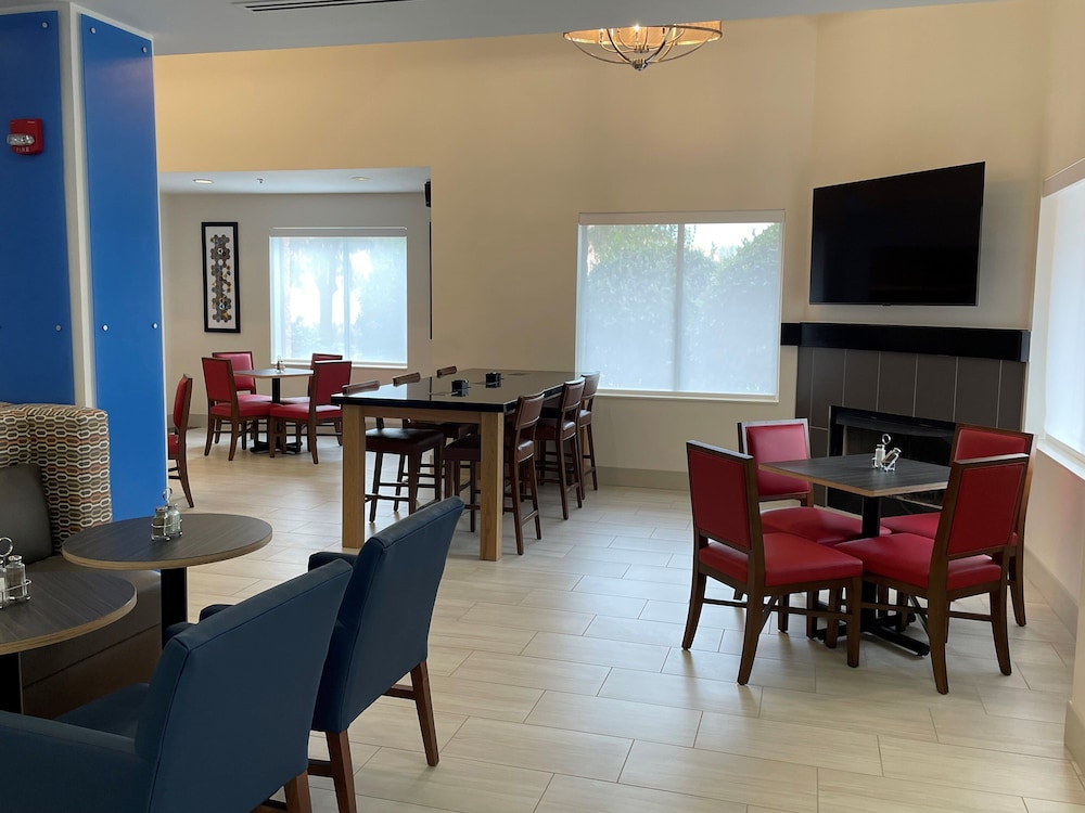 Holiday Inn Express Bluffton at Hilton Head Area by IHG - photo 40