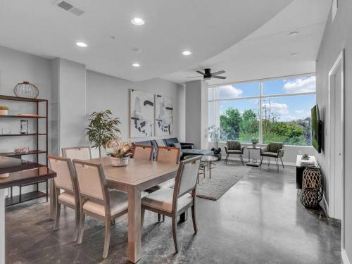 Lake Eola Thornton Park Modern 2Bed 2Bath Secure Parking — 4-Star Luxury Hotel in Orlando, United States