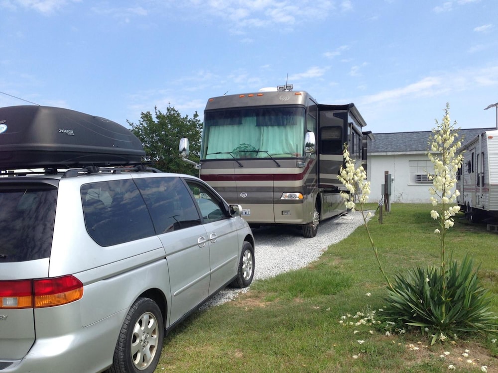 Four Oaks Lodging & RV Resort - photo 22