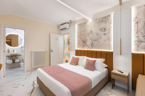 La Casa delle Dee Self Check in — 4-Star Luxury Hotel in Bologna, Italy