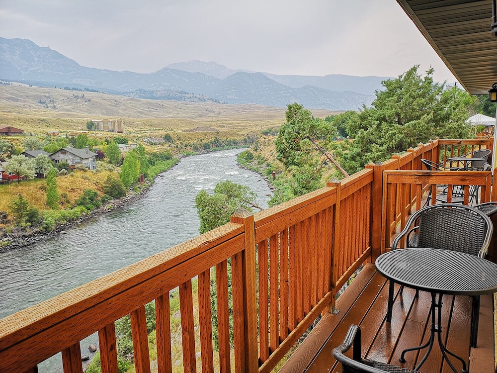 Yellowstone Riverside Cottages - photo 51