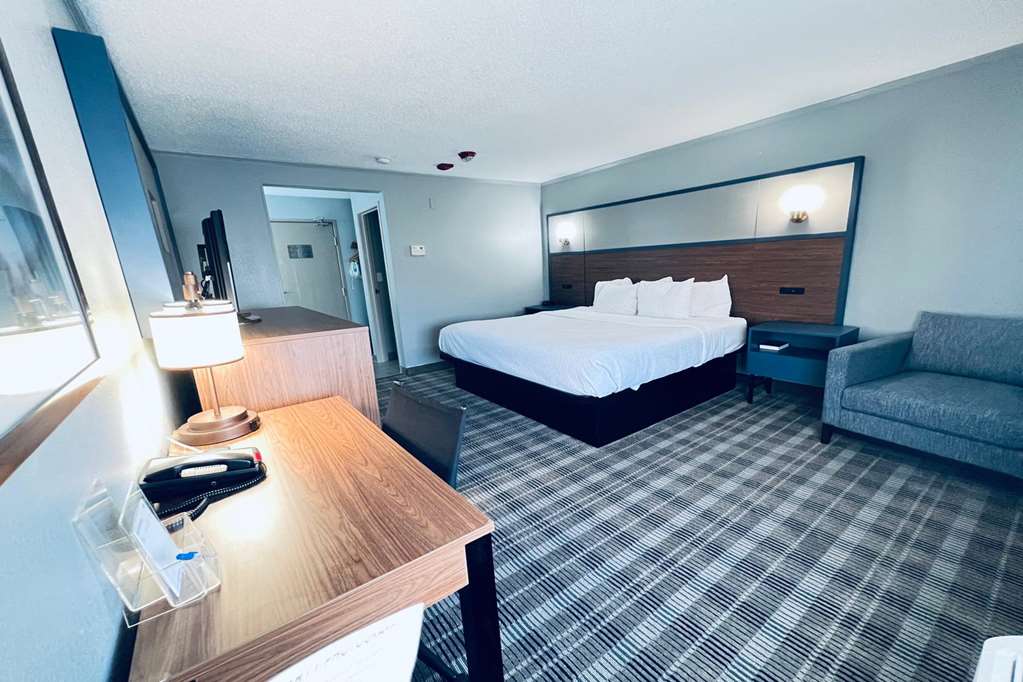 AmericInn by Wyndham Glendale Milwaukee - photo 18