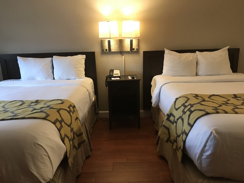 Casa Bella Inn & Suites - photo 8
