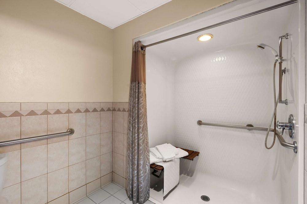 Best Western Northwoods Lodge - photo 22