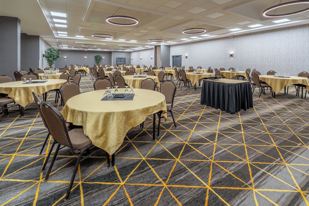 Holiday Inn & Suites Wausau Rothschild by IHG - photo 52