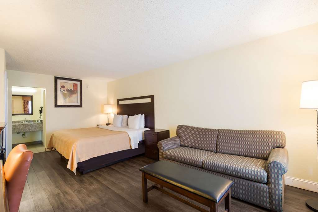 Quality Inn & Suites Conference Center Statesboro Historic District - photo 15
