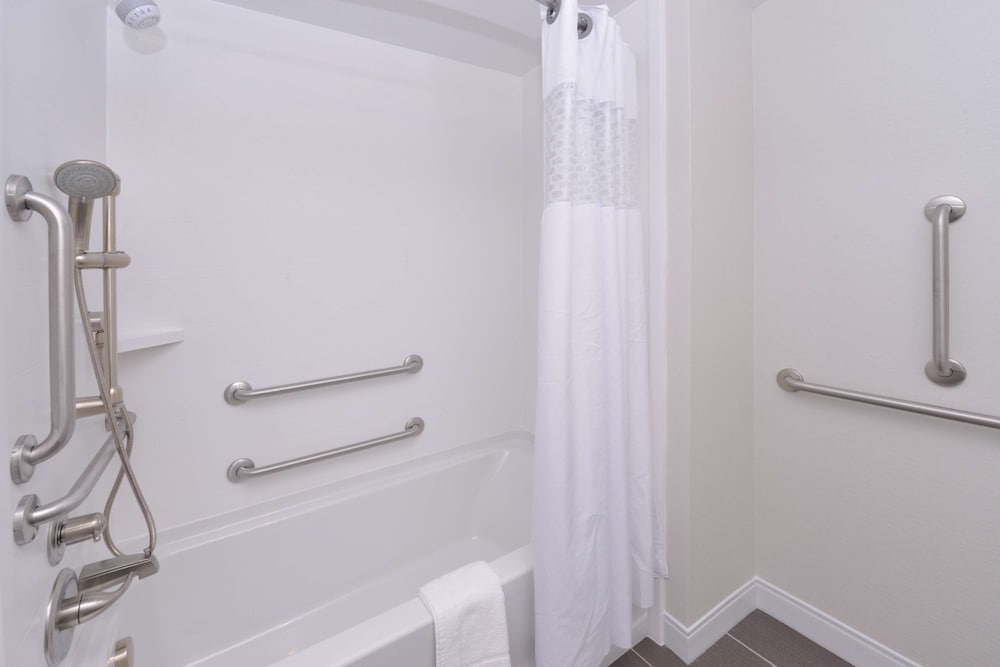 Hampton Inn & Suites Cincinnati Mason - photo 31