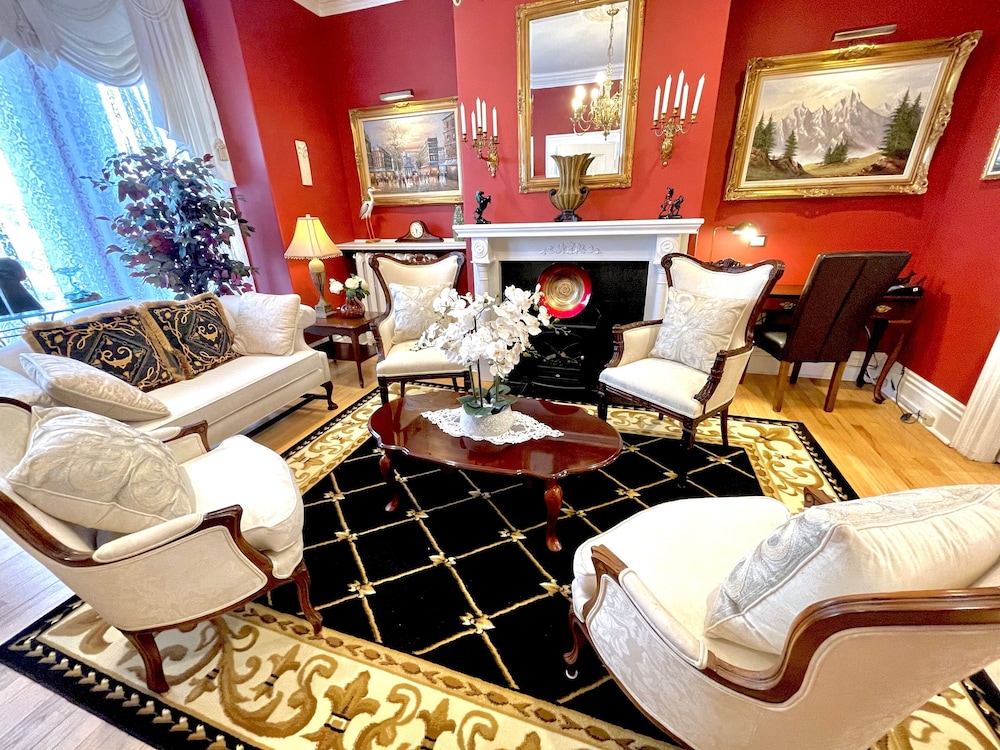 Charlotte's Rose Inn — 4-Star Luxury Hotel in Charlottetown, Canada