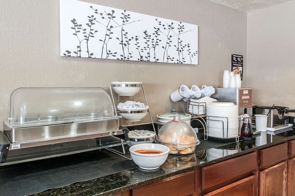 Garner Hotel Albuquerque Airport by IHG - photo 39