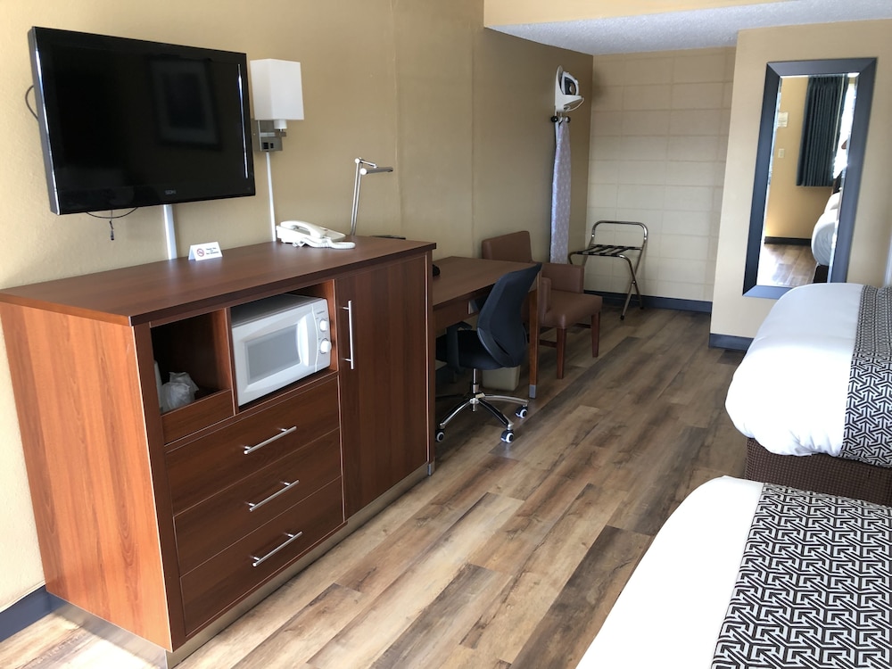 Knight's Inn Motel - photo 22