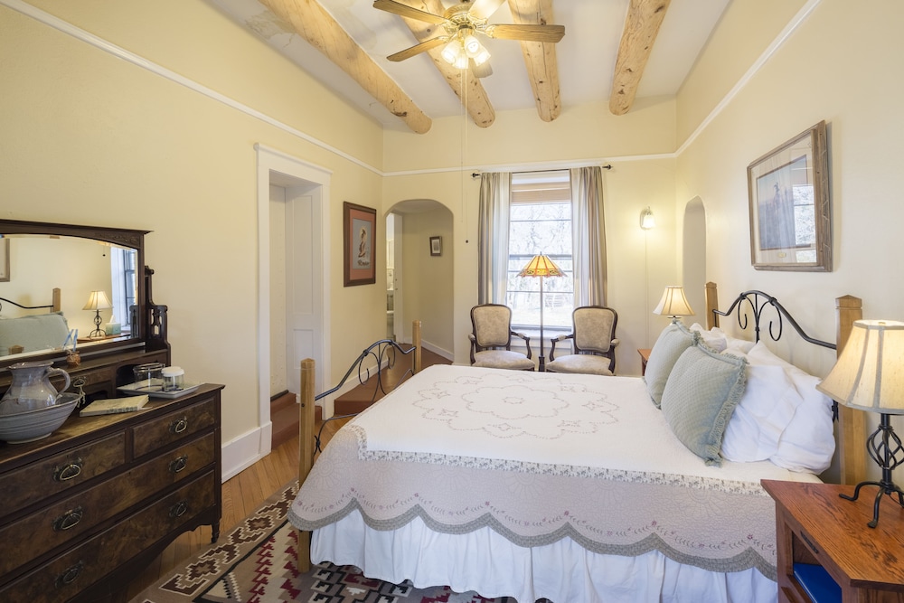 Casa del Gavilan Historic Inn — Cimarron — photo 4