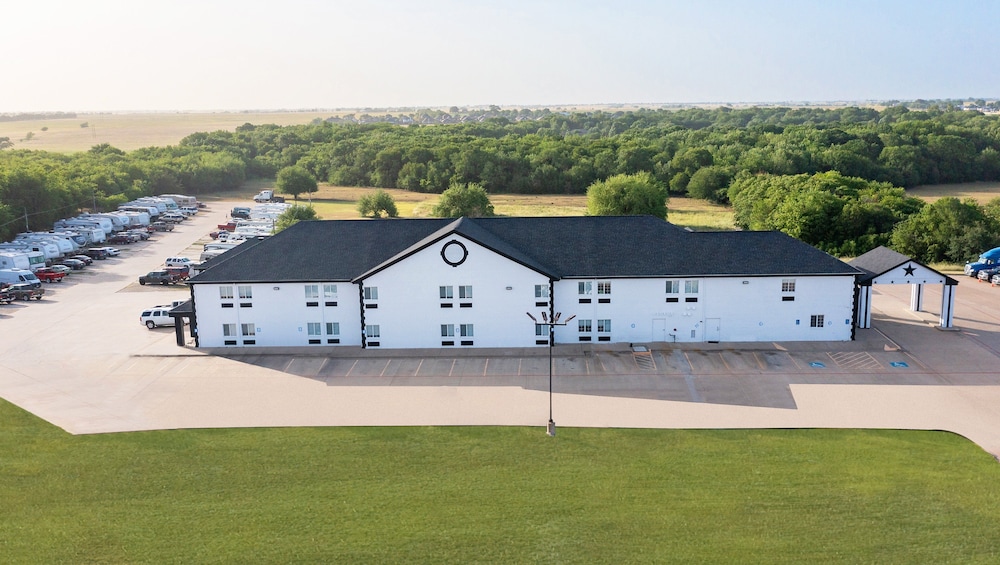 Atria Hotel and RV McGregor - featured photo