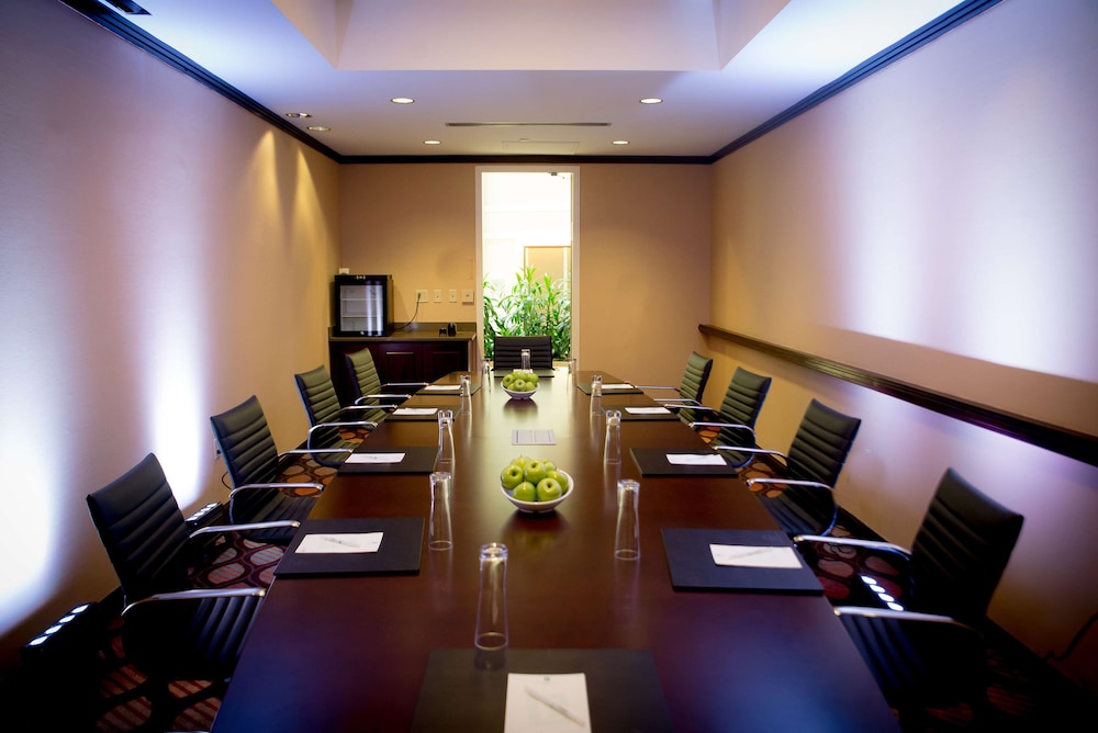 Embassy Suites by Hilton Alexandria Old Town - photo 47