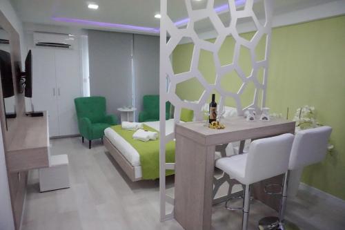 Lazuli Sea View Beachfront Ap 405