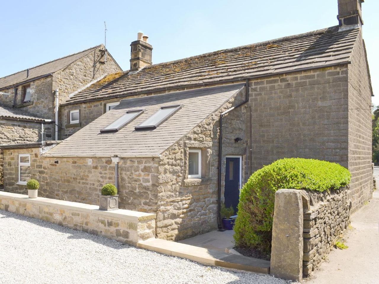 Blackcurrant Cottage At Stanton Ford Farm — 4-Star Luxury Hotel in Baslow, United Kingdom