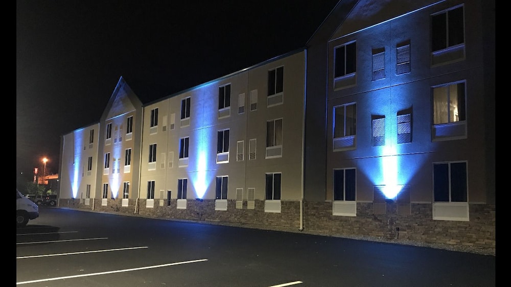 Plymouth Bay Inn and Suites - photo 23