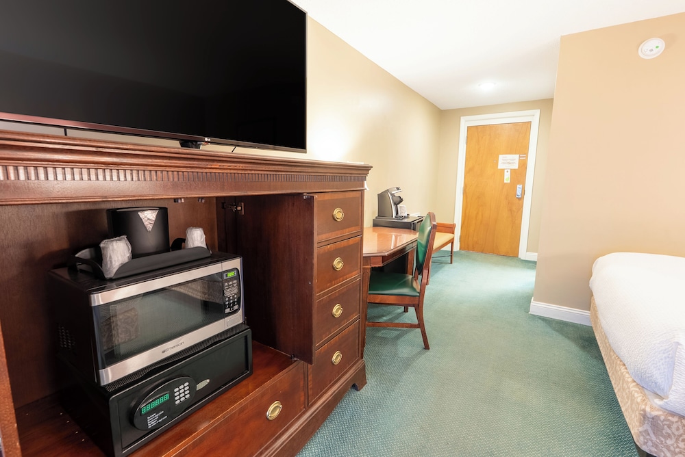 Fireside Inn & Suites Gilford - photo 29