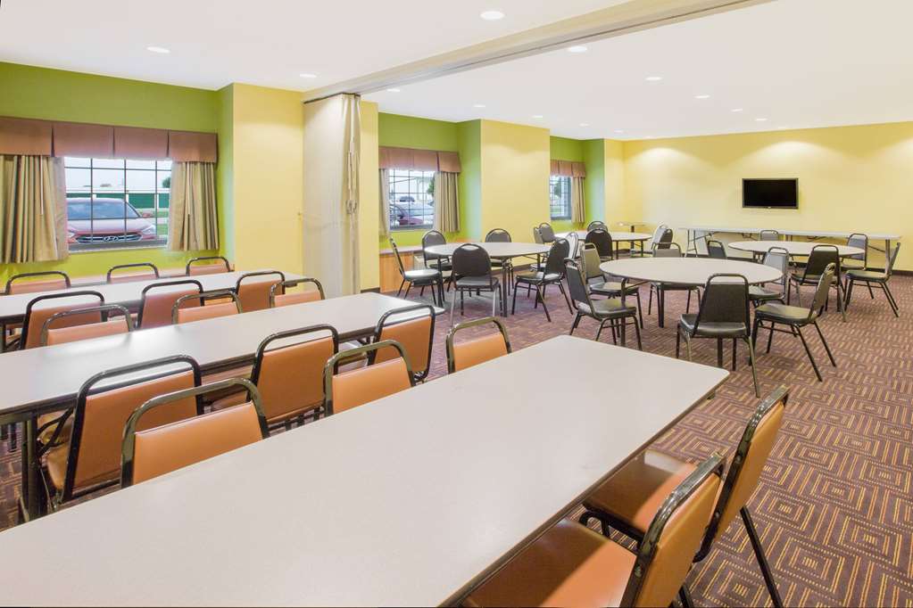 Microtel Inn & Suites by Wyndham Delphos - photo 16